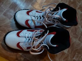 Prodám nové kotníčkové červeno bílé boty vel. 38 - 4