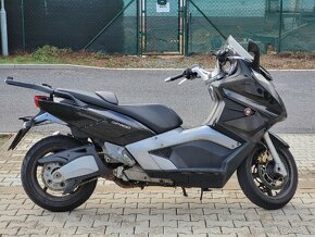 Gilera GP800 - 4