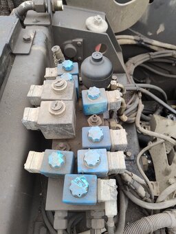 Hydraulický rozvaděč včetně elektromagnetů - 4
