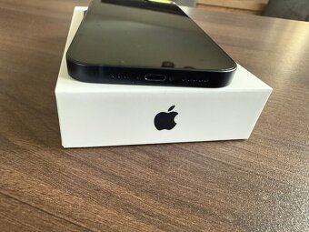 iPhone 14 128 GB - černý - 4