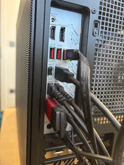 TICHÝ A ELEGANTNÍ HERNÍ PC (RX 9070, Ryzen 7700, 32gb, 4TB) - 4