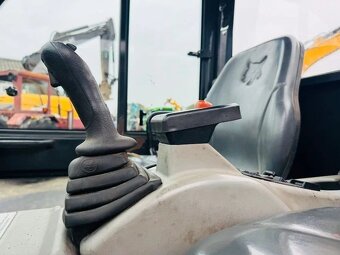 Multifunkční nakladač Bobcat Toolcat 5600 4x4 - 4