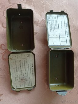 Vojenská lékárnička, kazeta na holení, zásobník na žárovky - 4