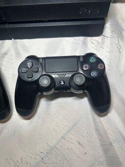 PlayStation 4 1TB + 2 orig. Ovladače+ hry - 4
