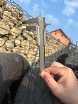 Pneu Continental letní 215/60/18 - 4