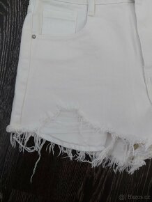 Nove bile trhane kratasky Laulia - 4