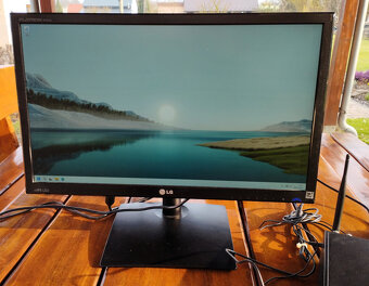 Monitor LG - 4