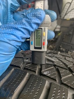 Zimni pneu 2x Hankook 215/60 R17, 8mm - 4