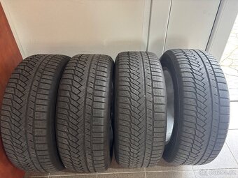 Prodám celoroční pneu 235/55 R17 na ALU kolech 5x112, střed - 4