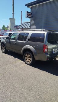 nissan pathfinder - 4