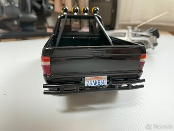 Toyota Hilux SR5 1:18 Otto Mobile Back to the future - 4