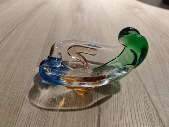 Barevné hutní sklo – mísy a váza, pěkný stav - 4