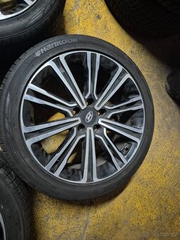 hyundai 5x114 225/45 R18 - 4