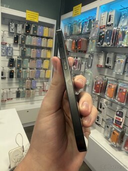 iPhone 15 Pro 256GB Black Titanium E-SIM - 4