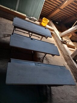 Staré školní lavice - kalamář,sklopné sedátko - 4