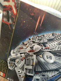 LEGO Millennium Falcon 75257 - 4