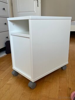 Noční stolek ikea - 4