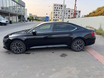Škoda SuperB iV L&K 2023, černá metalíza - 4