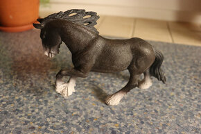 Schleich 42457 Hřebec Friského koně + 13734 Hřebec Shire - 4