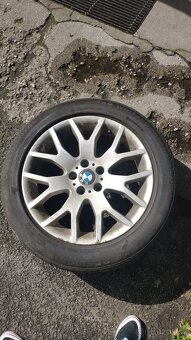 Prodám 2 sady disků+pneu na BMW X5 E53 - 4
