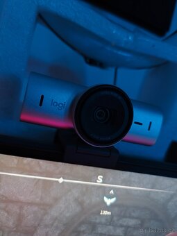 Logitech MX Brio 4K Ultra HD Webcam, Pale Grey - 4