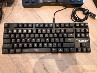 Herni notebook Lenovo + prislusenstvi - 4