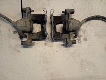 Mercedes W 204 třmen brzdový,zadni - 4