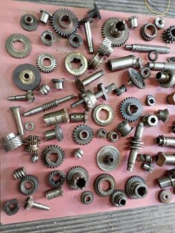 Díly frézky soustruhy - 4