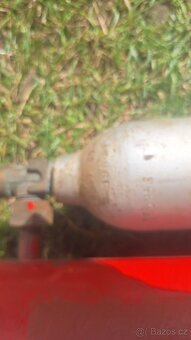 Starý hasicí přístroj. - 4