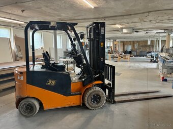 Elektricky VZV nosnosť 2500kg - 4