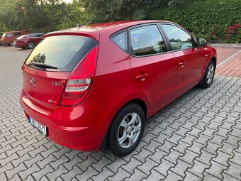 Hyundai i30 1,4 16V 80kW - klima - tažné zařízení. - 4