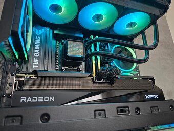 Herní PC ASUS/Ryzen 7 9700X/RX 9070 XT/32GB RAM/2TB NVMe - 4