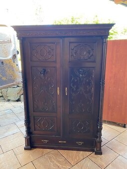 PRODÁM ZRENOVOVANÁ STAROŽITNÝ NÁBYTEK - 4