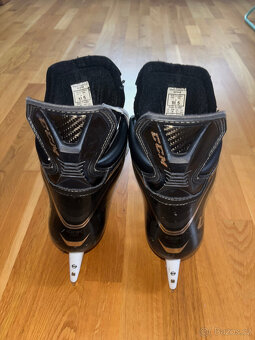 Brusle CCM RibCor 100K PRO SR 10,5 Wide - 4