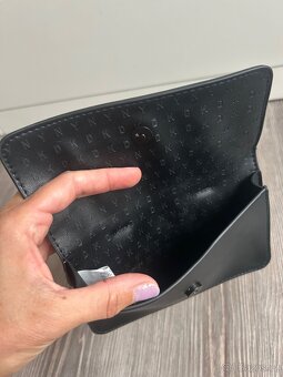 DKNY kabelka na pásku, Nová - 4