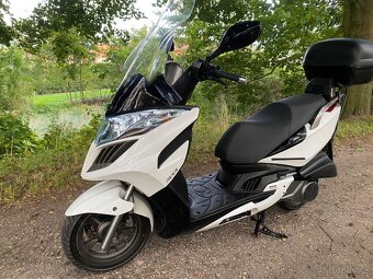 Kymco Grand Dink 300i - 4