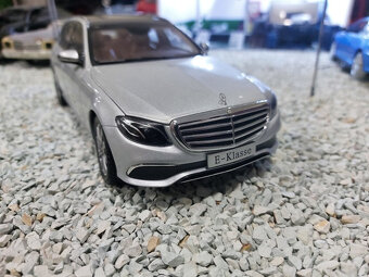 model auta Mercedes E klasse T modell Iscale 1:18 - 4