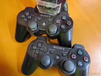 2 x Joystick PS 3 + stojánek na nabíjení - 4
