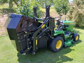 Zahradní traktor John Deere X950R s vysokým výsypem - 4