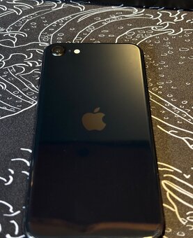 iPhone SE 2022 64 GB - 4
