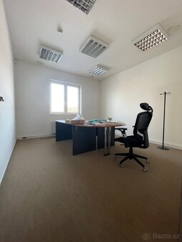 Pronájem skladového prostoru 3000 m² - 4