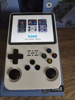 Handheld konzole R36S (verze ArkOS 2.0) +26000 her 128GB - 4
