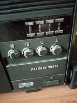 Starý barevný televizor Tesla Rubín - 4