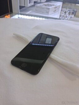Apple iPhone SE 2020 64GB - 4