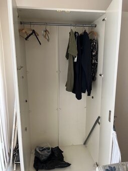 Ložnice-skříň, postel, stolečky - 4