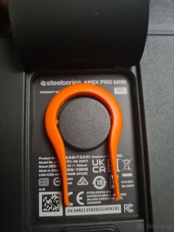 Prodám herní klávesnici apex pro mini - 4