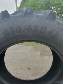 Pneu BKT 650 / 65 R42 - 4