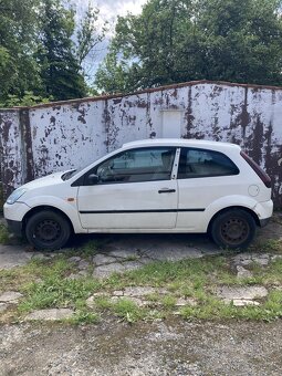 FORD Fiesta 1,4Tdci , zadní vrata na 5dver . Dohodou - 4