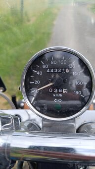 Suzuki Intruder VS 800 - 4