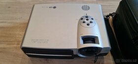 Projektor LG RD-JT40 - zánovní - nasvíceno 86h - lehce přeno - 4